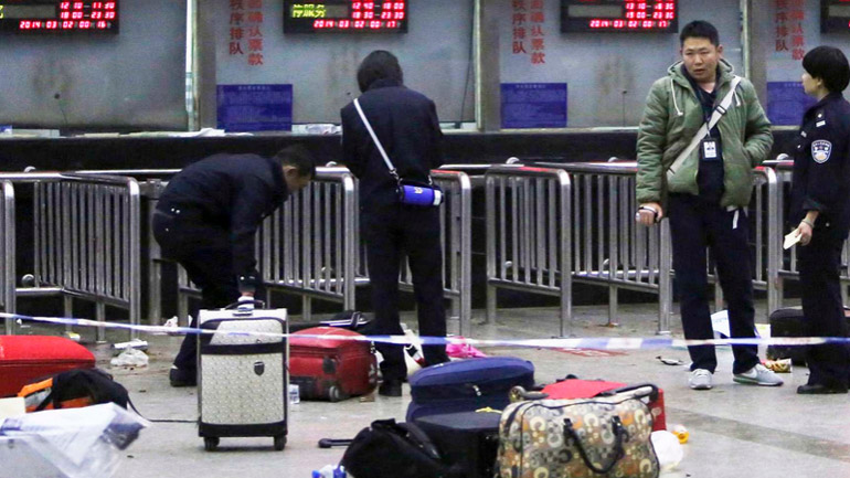 Συναγερμός στην Κίνα: Επίθεση με μαχαίρια σε σιδηροδρομικό σταθμό