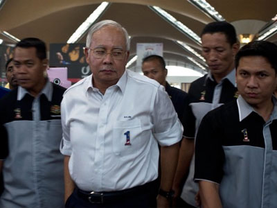 Συνάντηση πρωθυπουργού – συγγενών των επιβατών του αγνοούμενου αεροσκάφους