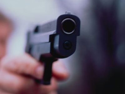 Πυροβόλησε τη γυναίκα του μετά από καβγά