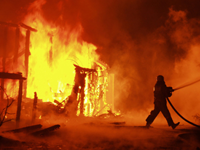 Κινδύνεψε οικογένεια από φωτιά σε σπίτι χωρίς ρεύμα Κινδύνεψε οικογένεια από φωτιά σε σπίτι χωρίς ρεύμα