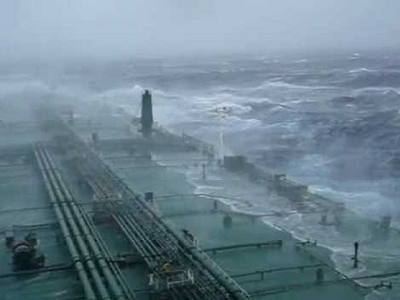 Διακοπή παραδόσεων καυσίμων πλοίων λόγω θυελλωδών ανέμων