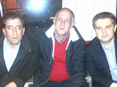 Επικοινωνία εις τριπλούν!