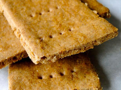 Ακατάλληλα κράκερ στον Πειραιά