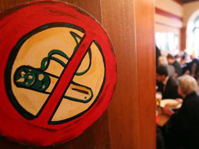 Τους … έκαψε το τσιγάρο!