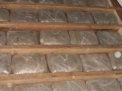 Εντοπίστηκαν σάκοι με 92 δέματα χασίς