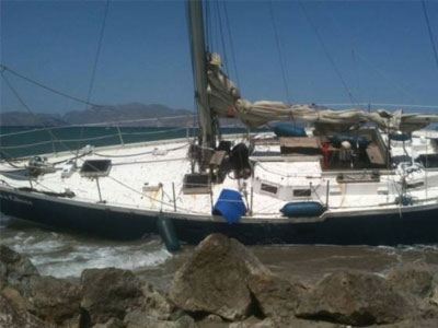 ΤΩΡΑ: Προσάραξε ιστιοφόρο στη Τήνο