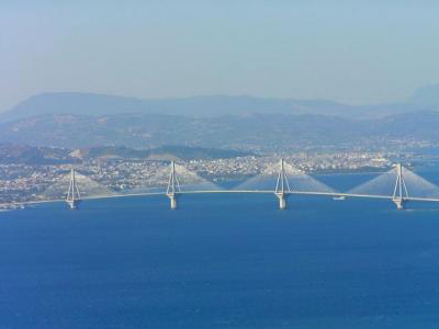 ΤΩΡΑ: Άνδρας έπεσε από τη γέφυρα Ρίου-Αντιρρίου