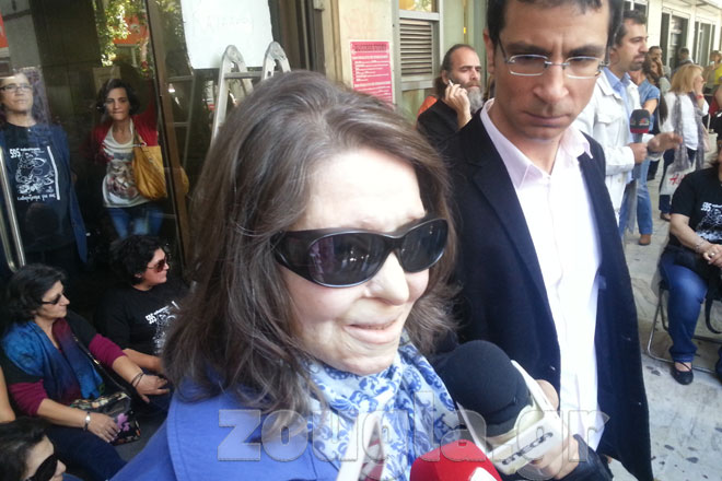 Η Κωνσταντίνα Κούνεβα δηλώνει στήριξη στις απολυμένες καθαρίστριες