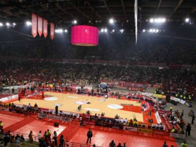 Έσπασαν κάμερα του ΣΚΑΪ Έσπασαν κάμερα του ΣΚΑΪ