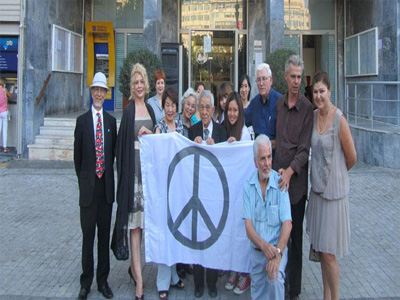 Ξανά στον Πειραιά το πλοίο της Ειρήνης