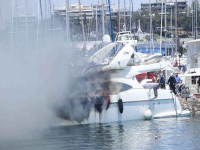 Φωτιά σε λάντζα στο Κερατσίνι