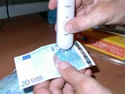 Προωθούσαν πλαστά χαρτονομίσματα