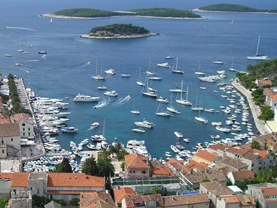 «Όργιο» παρανομιών στον Πειραιά «Όργιο» παρανομιών στον Πειραιά