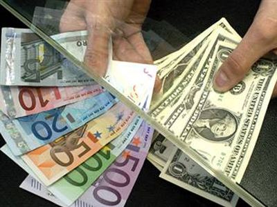 Πτωτικά κινείται το δολάριο