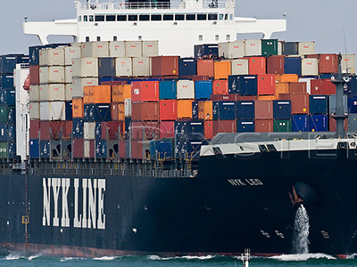 «Φουρτούνα» για τα containerships