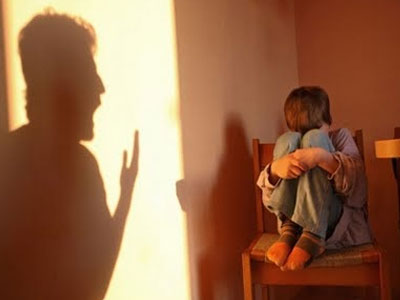 Η ανδρική επιθετικότητα, το αλκοόλ και η σχέση με τον πατέρα