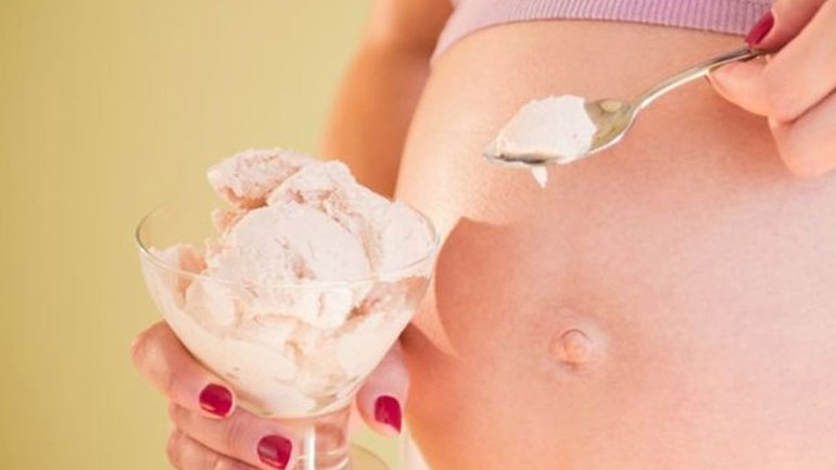 Μάθετε που οφείλονται οι λιγούρες κατά τη διάρκεια της εγκυμοσύνης