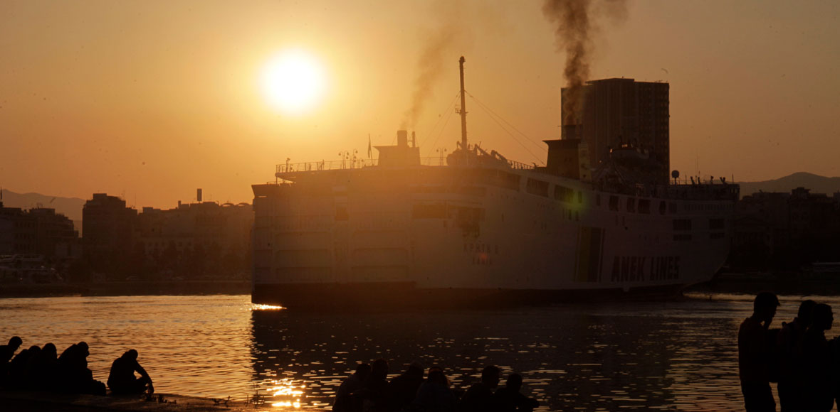 Ξημέρωμα στον Πειραιά