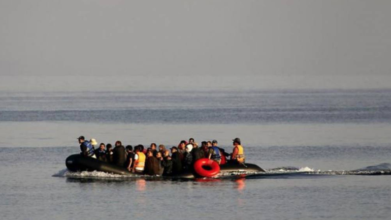 Ξύλινο σκάφος με 200 πρόσφυγες προσάραξε στη Λέρο