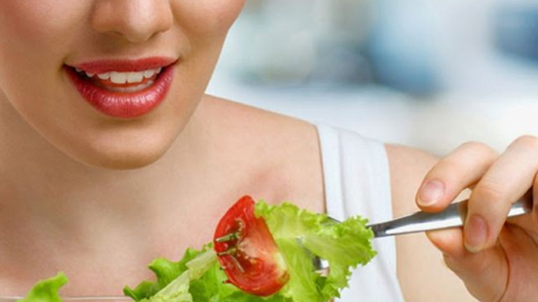 Η φτωχή σε θρεπτικά συστατικά διατροφή απειλεί σοβαρά την υγεία των γυναικών