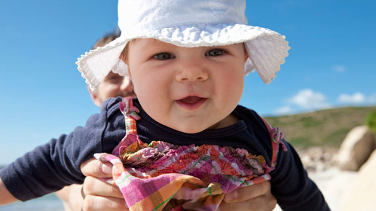 Τρόποι για να παραμείνει δροσερό το μωρό τις ζεστές μέρες του καλοκαιριού