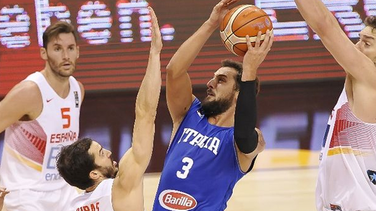 Eurobasket 2015: Ο Μπελινέλι νίκησε μόνος του την Ισπανία Eurobasket 2015: Ο Μπελινέλι νίκησε μόνος του την Ισπανία