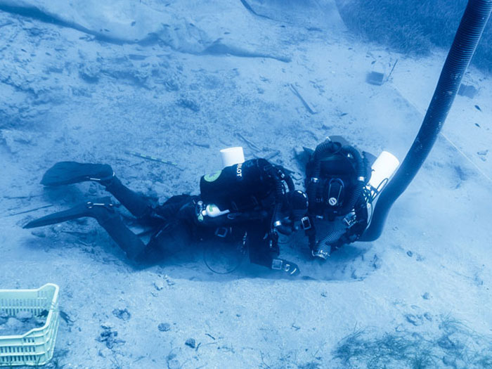 Ανασκαφή στην Τομή 1, με συσκευές κλειστού κυκλώματος