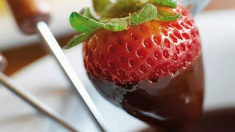 Φοντί σοκολάτας με φρούτα