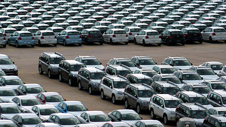 YΠΟΙΚ: Δεν θα γίνουν αλλαγές στη φορολογία των ΙΧ