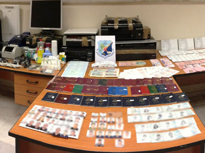 Είχαν στήσει επιχείρηση παραγωγής πλαστών εγγράφων