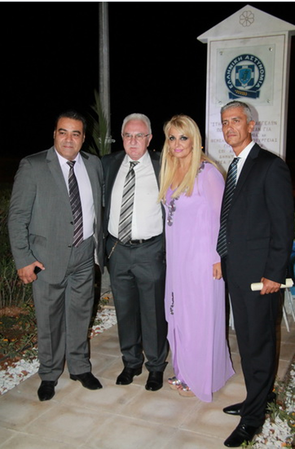 Ο διευθυντής αλλοδαπών αττικής ταξίαρχος Μανώλης Γρηγοράκης , Ο Αντιπρόεδρος των Βραβείων G. Sciacca και ιδιωτικός ερευνητής Γιώργος Τσούκαλης, η  ΓΓ. των Βραβείων Βίκυ Μπαφατάκη, ο Πρόεδρος Ένωσης  Αστυνομικών Υπαλλήλων Νοτιοανατολικής Αττικής Γιώργος Καλλιακμάνης 