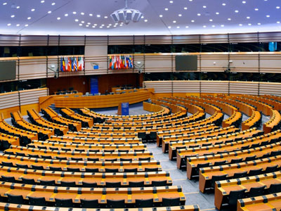 Ευρωπαϊκό Κοινοβούλιο: Φόρος τιμής στα θύματα της επίθεσης στο γαλλικό περιοδικό