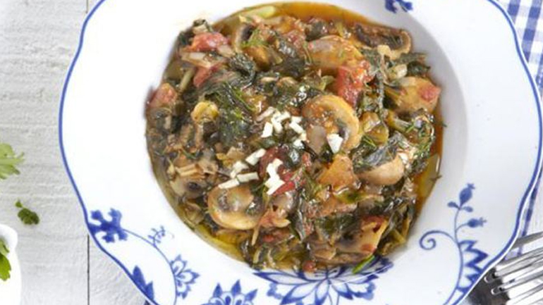 Κοκκινιστό φρικασέ με μανιτάρια