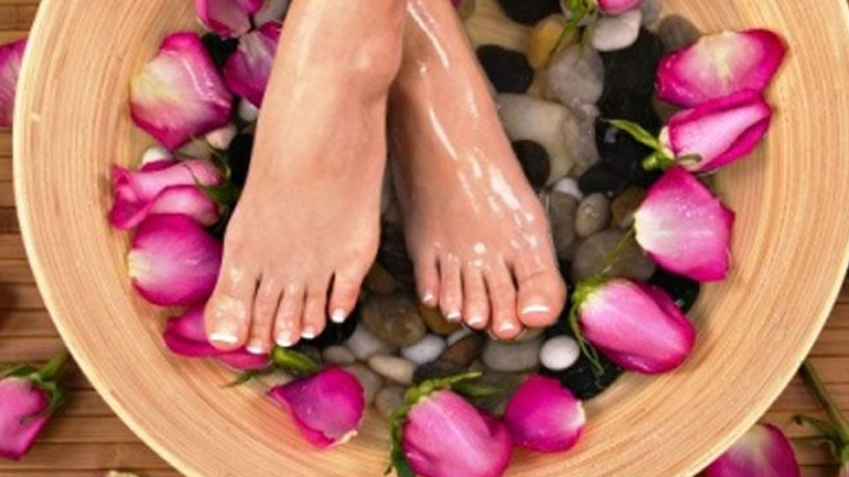 Συμβουλές για απαλά και όμορφα πόδια- Κάντε spa μόνες σας