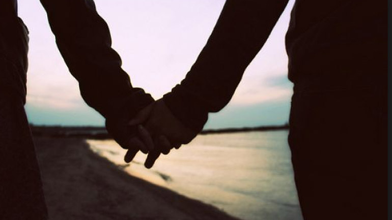 Η αποκάλυψη του σεξουαλικού προσανατολισμού στην εφηβεία μπορεί να ευνοήσει την προσαρμογή στην ενήλικη ζωή