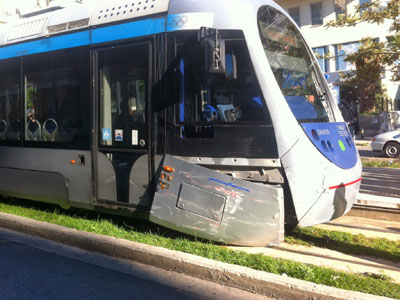 Σύγκρουση τραμ με Ι.Χ. στην Αρδηττού