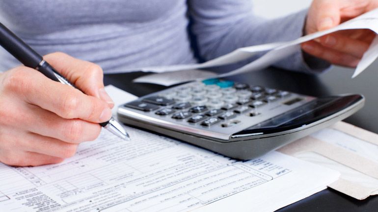 Αναπροσαρμογές στην πρόταση για τον ΦΠΑ εξετάζει η κυβέρνηση