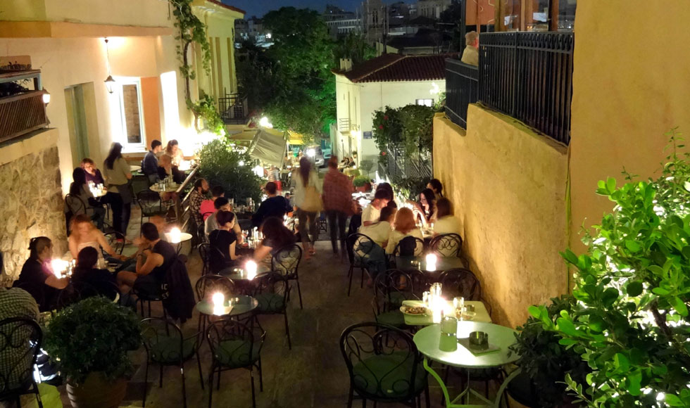 Η Πλάκα το βράδυ