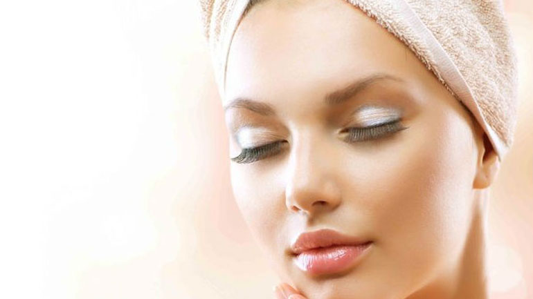 Πετσέτα: Πόσο βλάπτει τα μαλλιά σας;