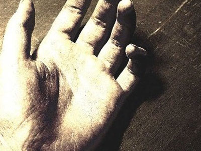 Νεκρό ζευγάρι που φέρει τραύματα σε κοιλιά και κεφάλι Νεκρό ζευγάρι που φέρει τραύματα σε κοιλιά και κεφάλι