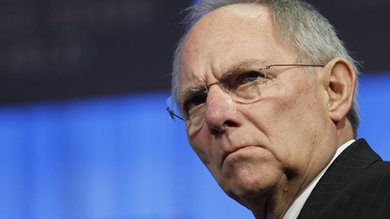 Guardian: Ο Σόιμπλε κλείνει το μάτι στο δημοψήφισμα