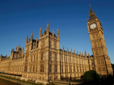 Συναγερμός στο βρετανικό Κοινοβούλιο: Τηλεφώνημα για βόμβα