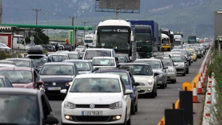 Τροχαίο με δύο τραυματίες-Μποτιλιάρισμα στην Αττική Οδό