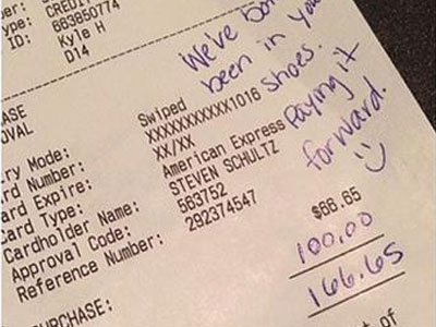 Αυτοί είναι οι καλύτεροι πελάτες: Έδωσαν tip 100 δολαρίων παρά το… κακό σέρβις!