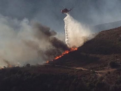 Μάχη με τις φλόγες στην Άνδρο
