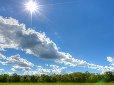 Ηλιοφάνεια και βροχές στα βόρεια τη Δευτέρα