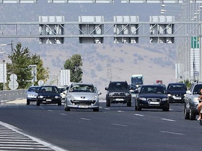 Μποτιλιάρισμα στην Εθνική Οδό λόγω μεταφοράς στρατιωτικών οχημάτων