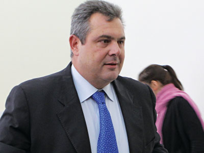 Ο Γάλλος ΥΕΘΑ κάλεσε τον Πάνο Καμμένο στο Παρίσι