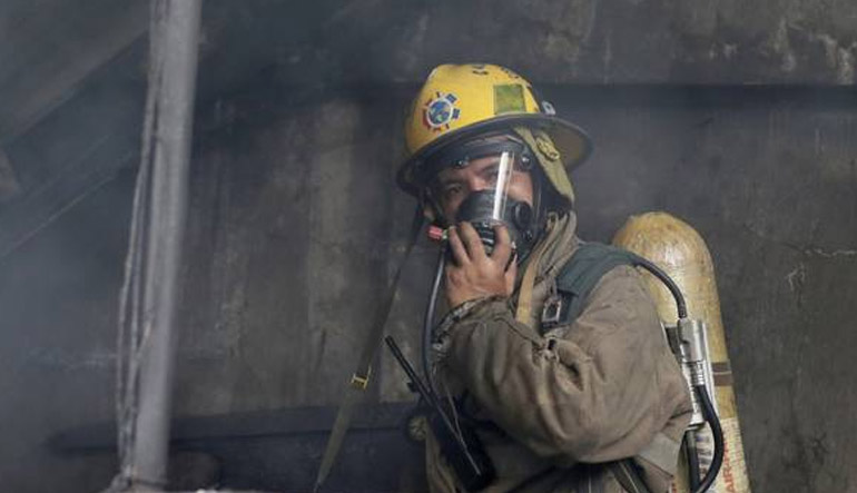 Ανεβαίνει ο αριθμός των θυμάτων από τη φωτιά σε εργοστάσιο στις Φιλιππίνες