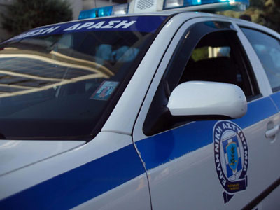 Συνελήφθη υποψήφιος της ΧΑ για καταστροφή προεκλογικού υλικού